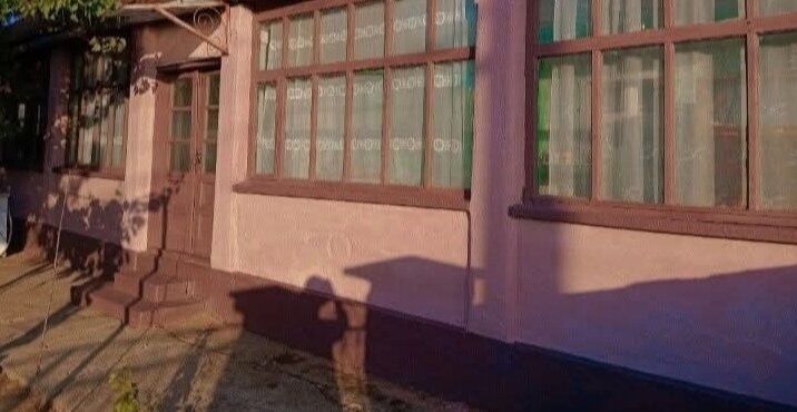 Se vinde sau se schimba cu locuinta in Arad, casa cu teren de 1440 mp.