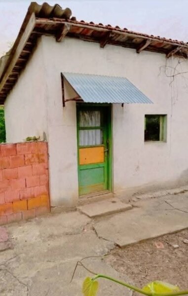 Se vinde sau se schimba cu locuinta in Arad, casa cu teren de 1440 mp.
